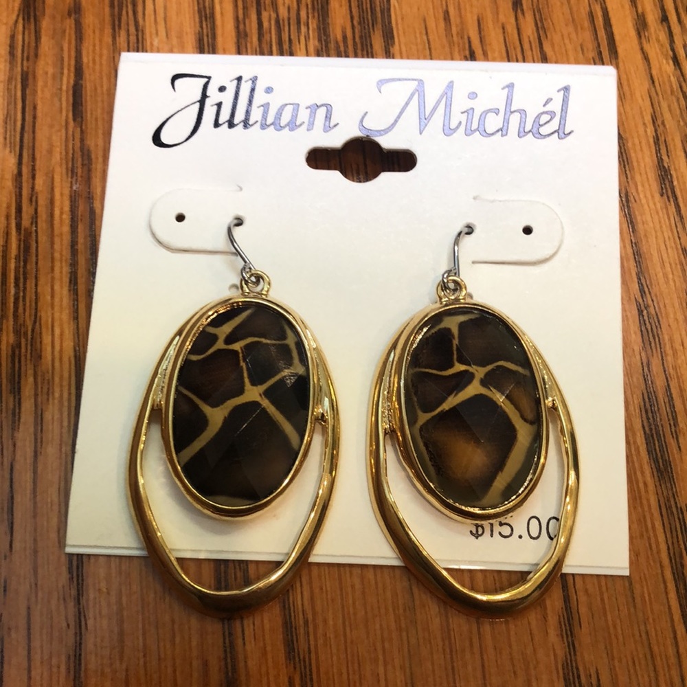 BOGO SALE-Lightweight Fun Giraffe w/ gold earrings